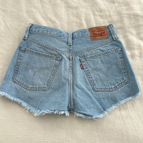 Levi’s 501 light wash Denim Shorts - Picture 2 of 5